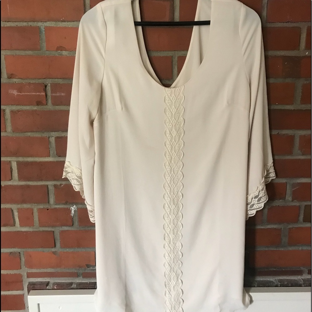 Cream flowy dress with lace